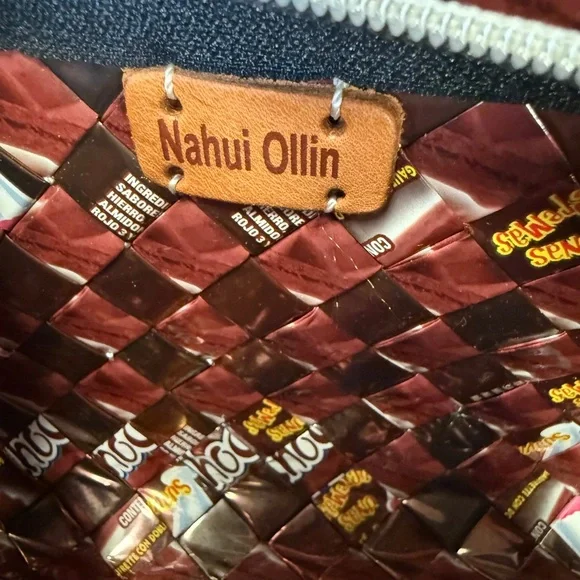 Elegant Candy Wrapper Woven Shoulder Bag - Silver and Red - Picture 3 of 3